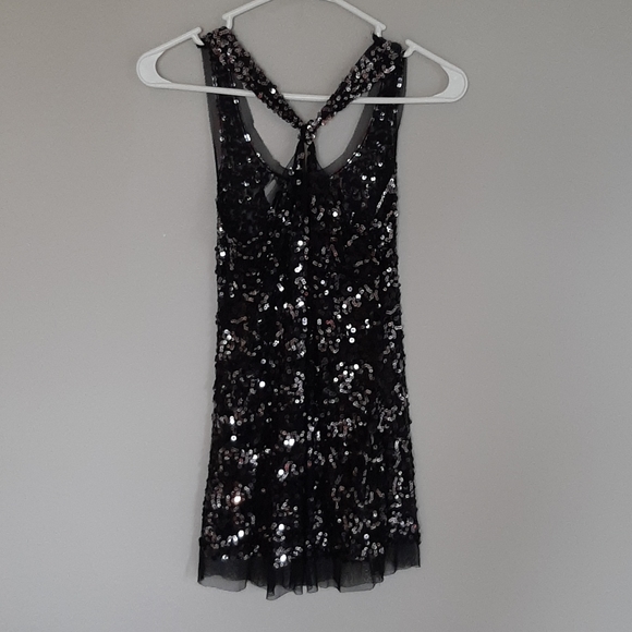 Top - Picture 2 of 2